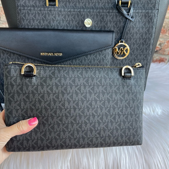 Micheal Kors purse and wallet - Picture 3 of 11